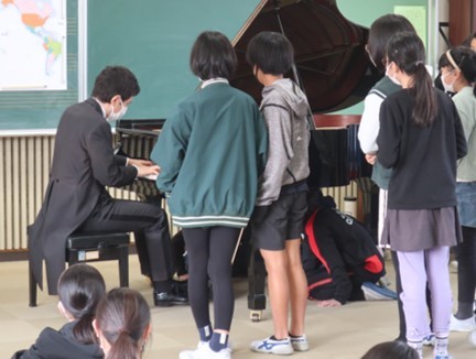 ★一ツ橋小学校アクティビティ写真(資料、HP等で使用許可済み).jpg