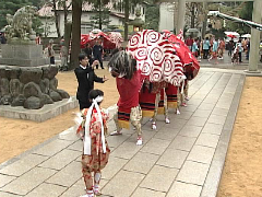 笛のしらべ太鼓の響き躍動する獅子舞.jpg